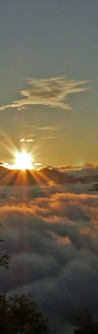 Alishan – lever de soleil au-dessus de la pluie